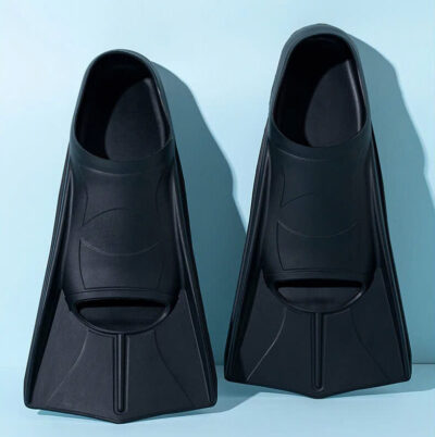 Chân vịt bơi màu đen