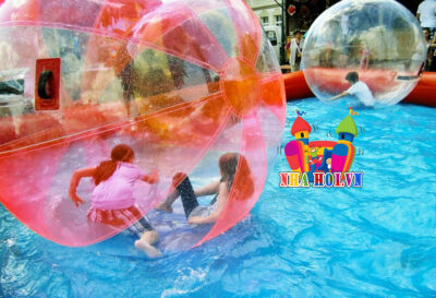 Bóng bơm hơi trên nước